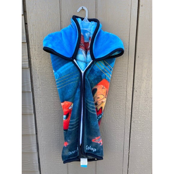 lightning McQueen from Disney's pixar cars zipper poncho blanket - Picture 2 of 2